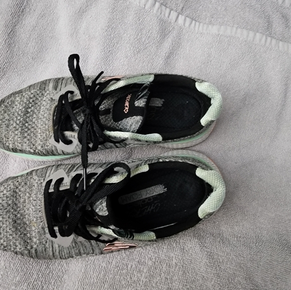 Skechers Ultra Light Shoes - Picture 3 of 4